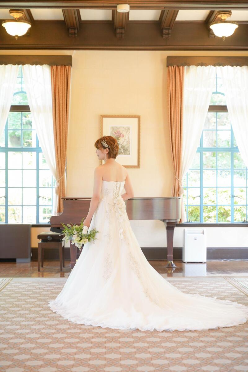 花嫁の気品が、空間と調和する