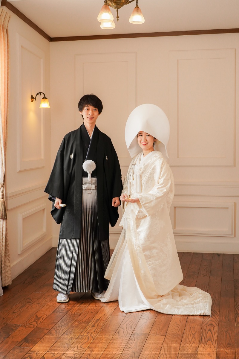 まずは白無垢と紋服で、スタジオ撮影からスタート!