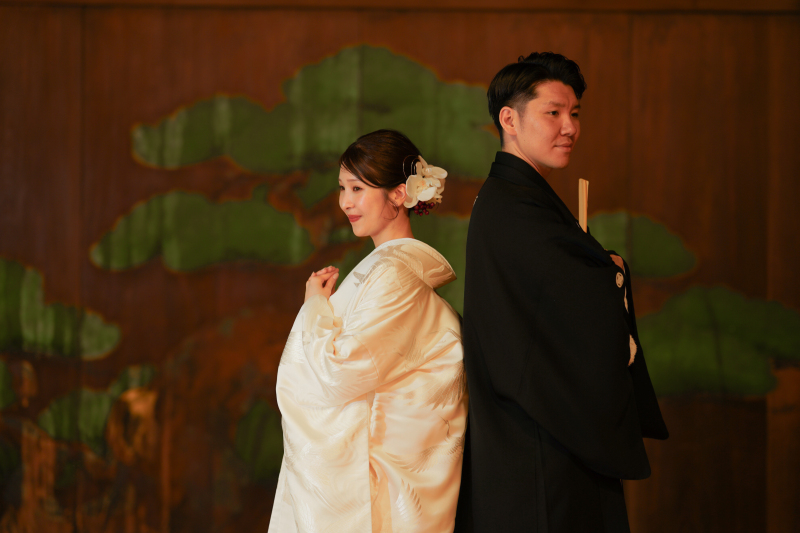 背中合わせで凛と!