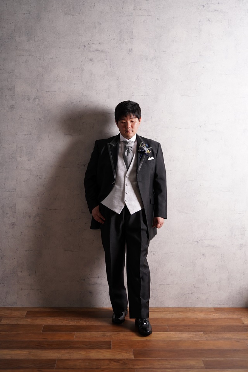 新郎様はブラックで