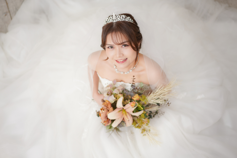 俯瞰から捉える、ドレスソロショット