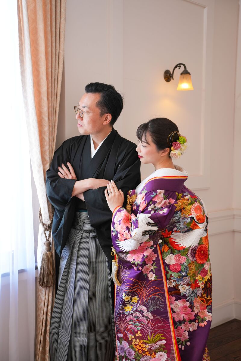 同じ窓の光を見つめながら