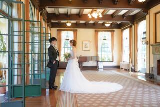 洋館のアンティークが彩る、上質なウェディングフォト