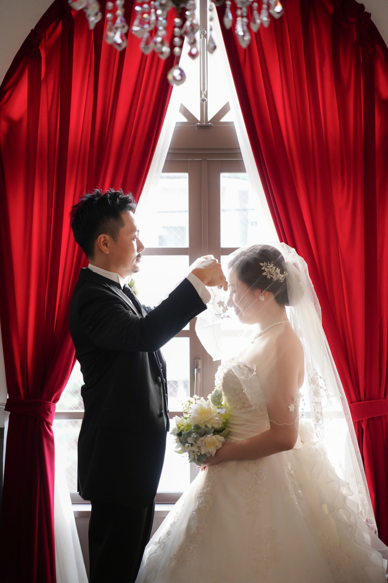 ベールの向こうに