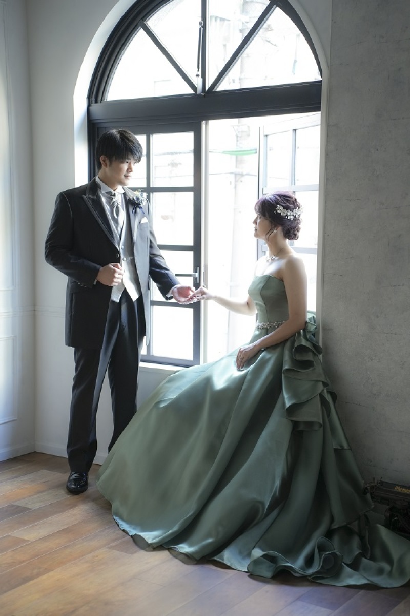 Momona横浜関内店_カラードレスが豊富