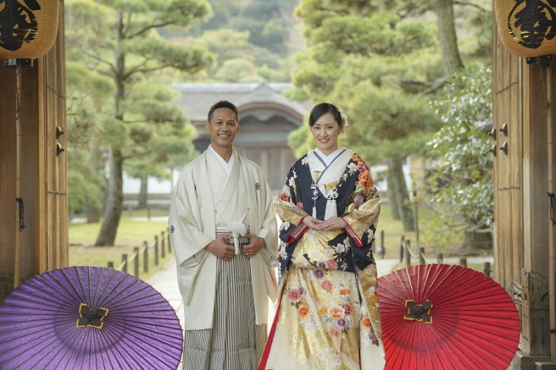色鮮やかな色打掛はロケーション撮影にもおすすめ