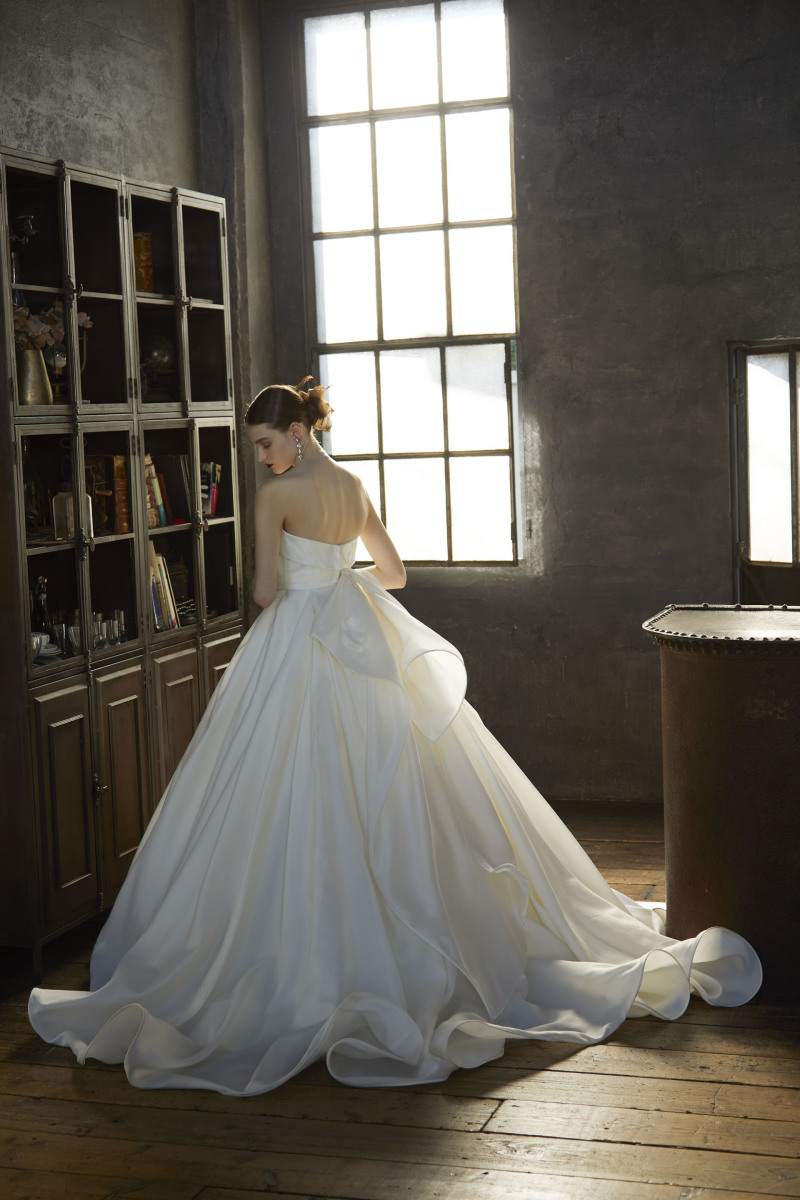 Momona横浜関内店_インポートドレスの取扱いがある