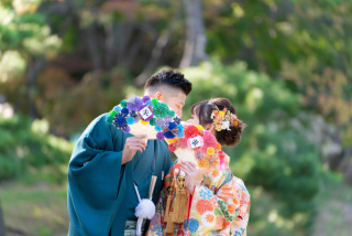 ご友人に作って頂いた素敵なアイテムも、お写真に活かせる様にご提案致します。小物類なども是非お持ちください！思い出の1ページに大好きなグッズや小物も残していきましょう！