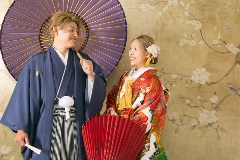 金の和な背景で和装撮影♪