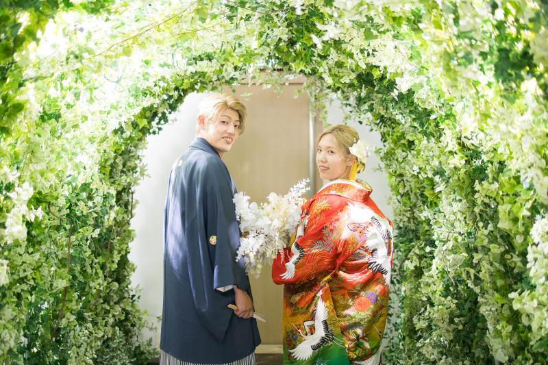 ナチュラルなグリーンのアーチも♡