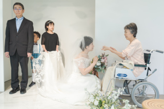 小さな結婚式 札幌店_ご家族に見守られたあたたかなフォトウェディング♡