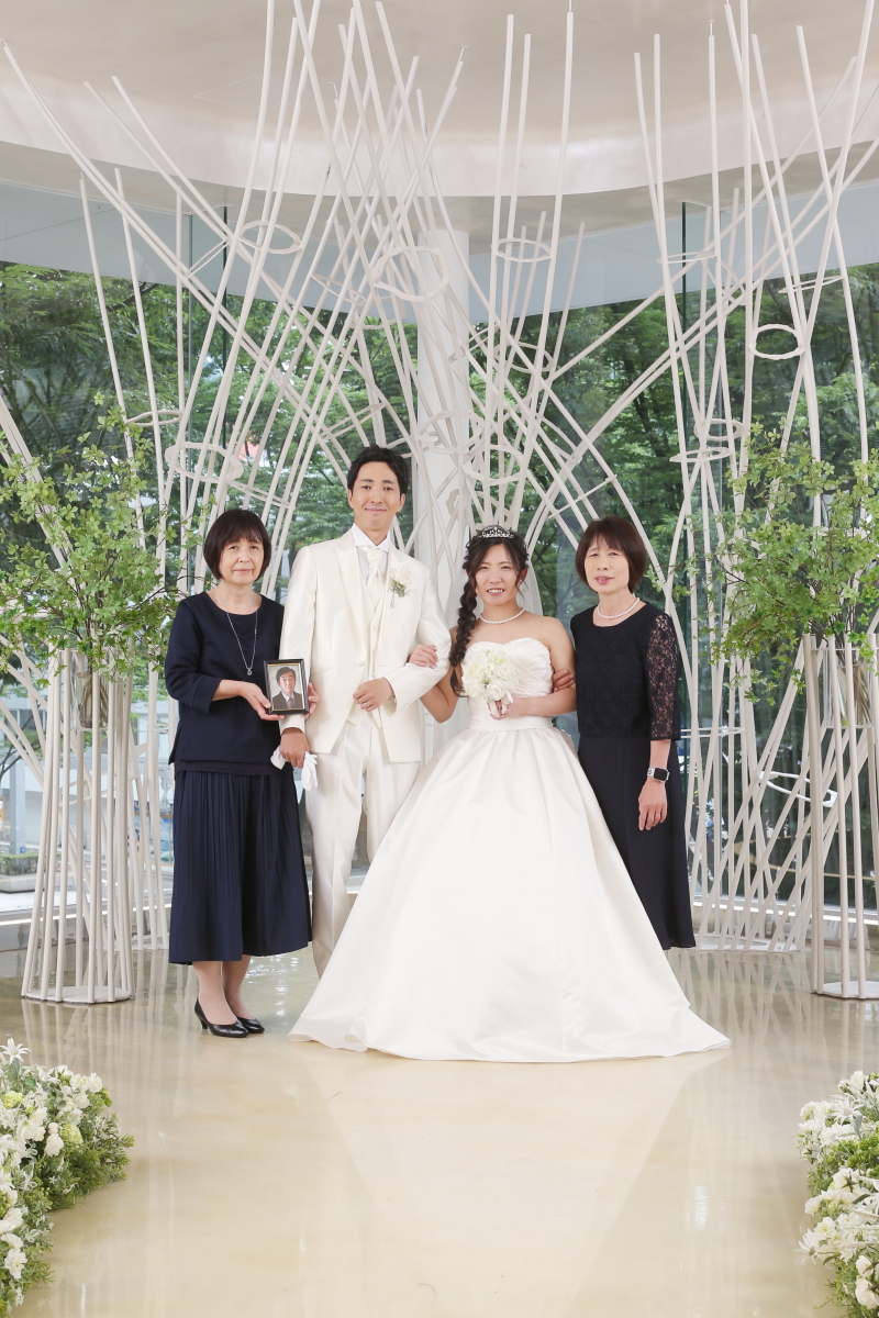 セレモニーが終わったら、家族と写真撮影