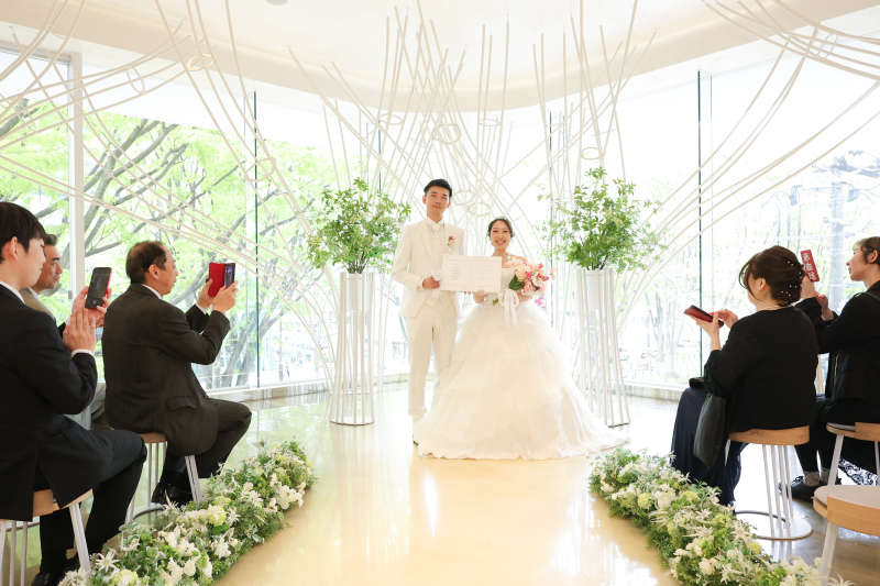 誓約書に署名&披露