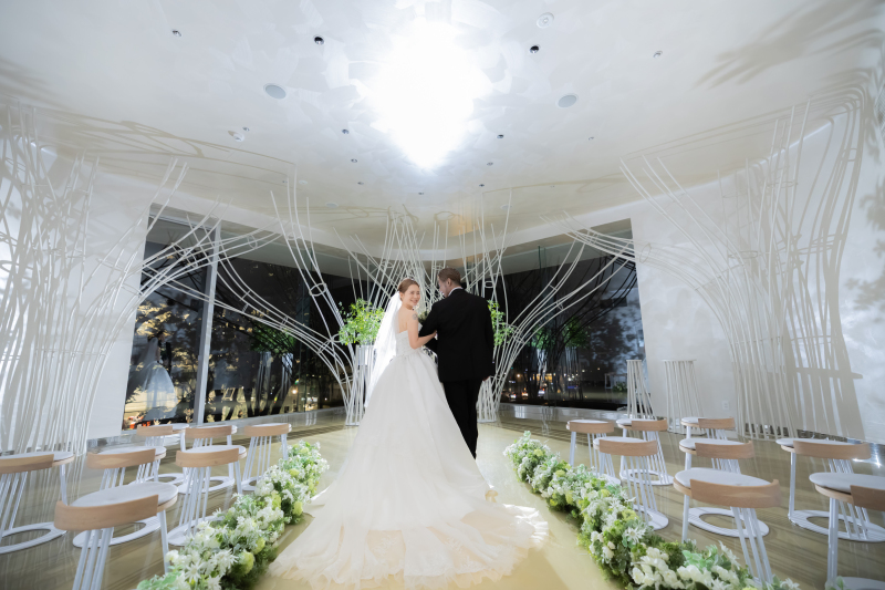 お選びいただいたお衣装の後ろ姿も