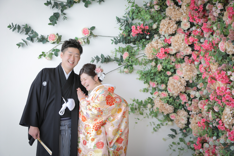 キレイな色打掛がお2人の笑顔をさらに引き立てます