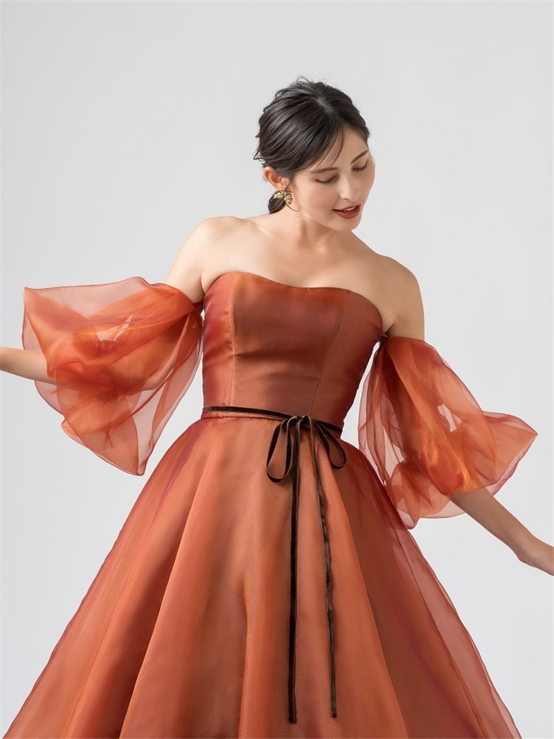 今どきなカラードレス