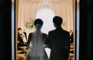 「結婚式」お二人だけでいいと思っていても、ご家族様にとっては、楽しみにされている一日だったりするかもしれません。そんな結婚式の形を写真を通して、形に残してきました。