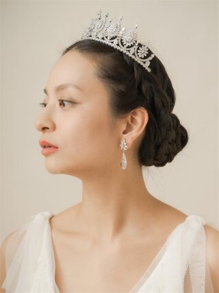 ヘッドアクセサリー（Olivia Tiara）