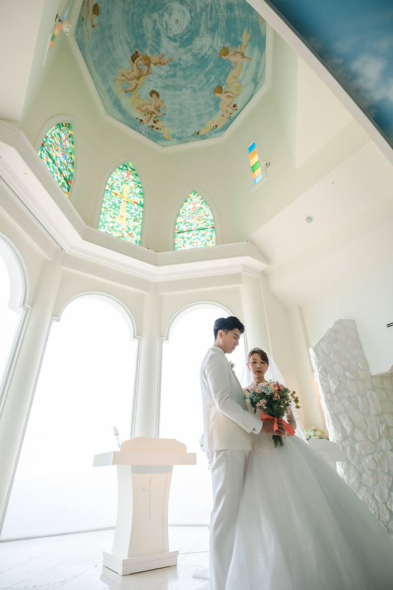 厳かな雰囲気で...