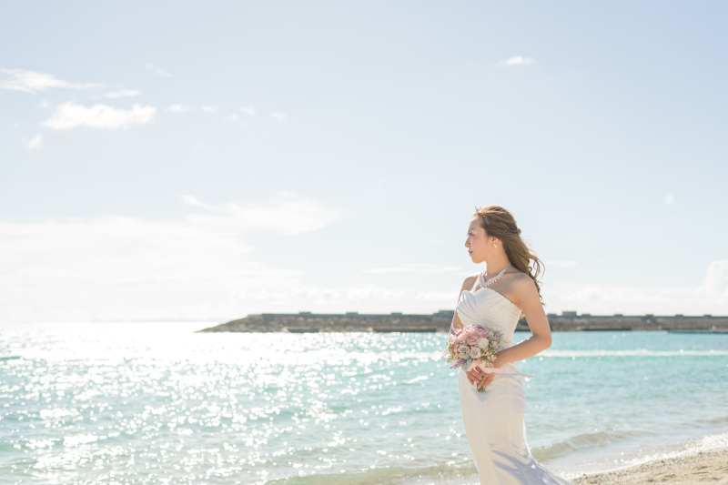太陽の光で輝く海