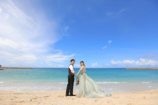 ウェディングもカラードレスも両方楽しめる