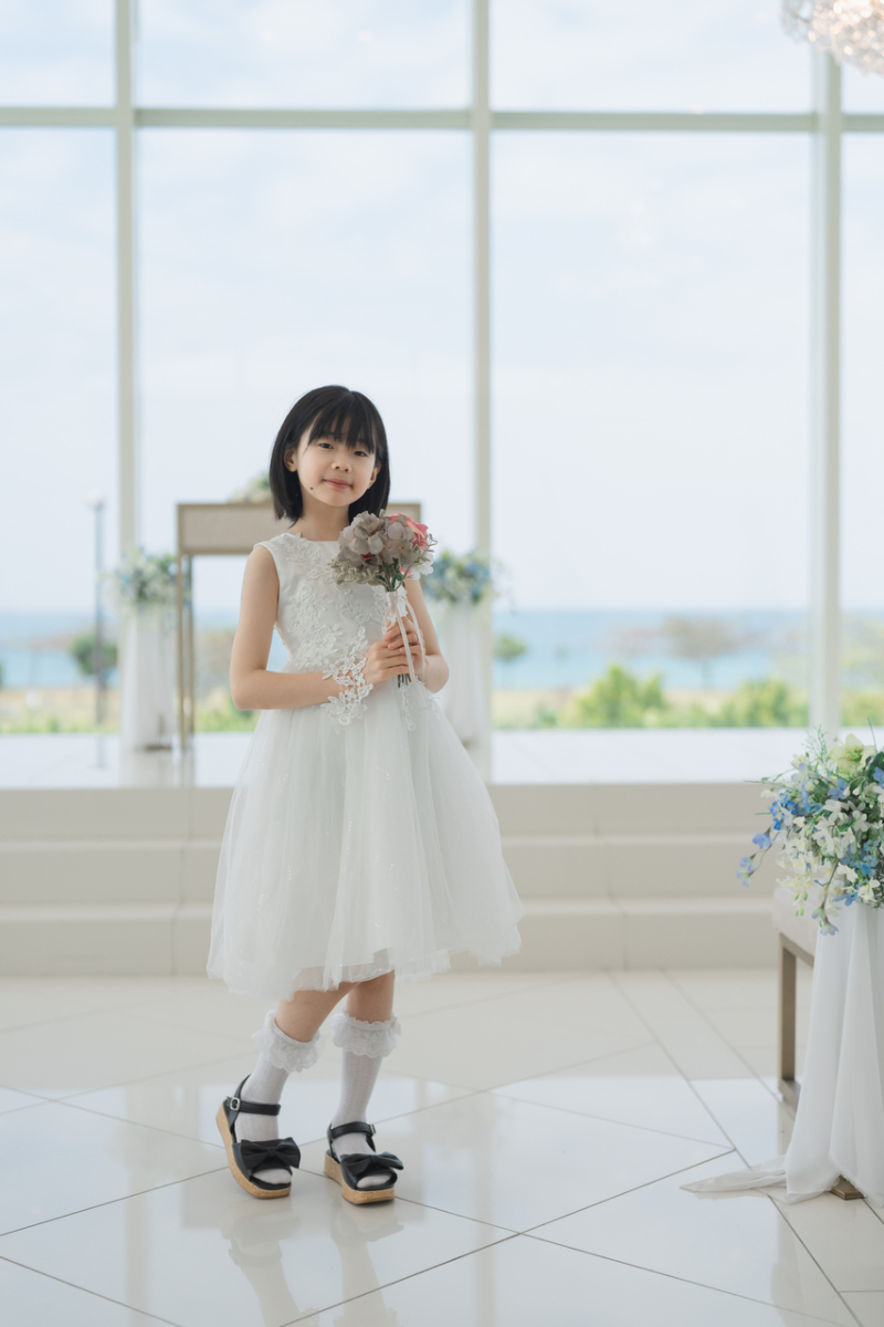 ママとお揃いの白ドレス