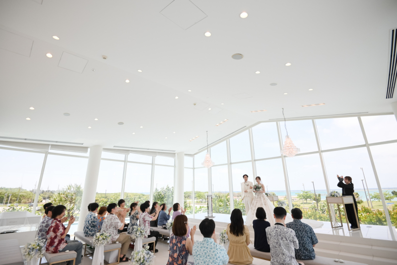 光あふれるチャペルで温かな祝福を