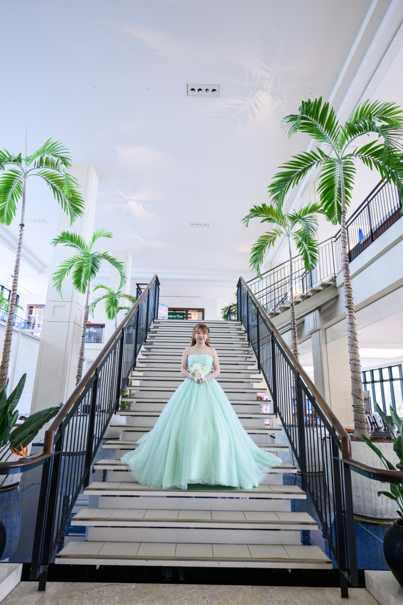 ホテル内の階段にて