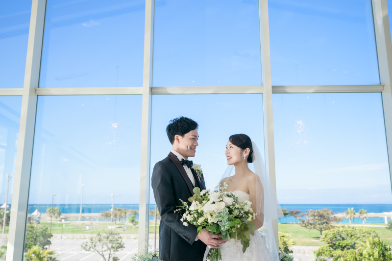 美しい白浜「美々ビーチ」を目の前に望める全面ガラス張りのチャペルで♪