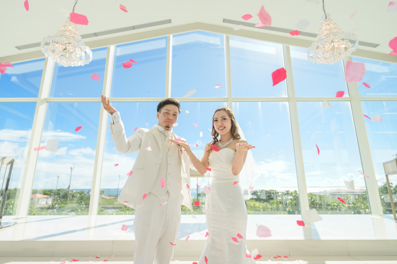 降り注ぐ花びら