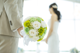 ウェディングドレスとオーバーカラードレス♪