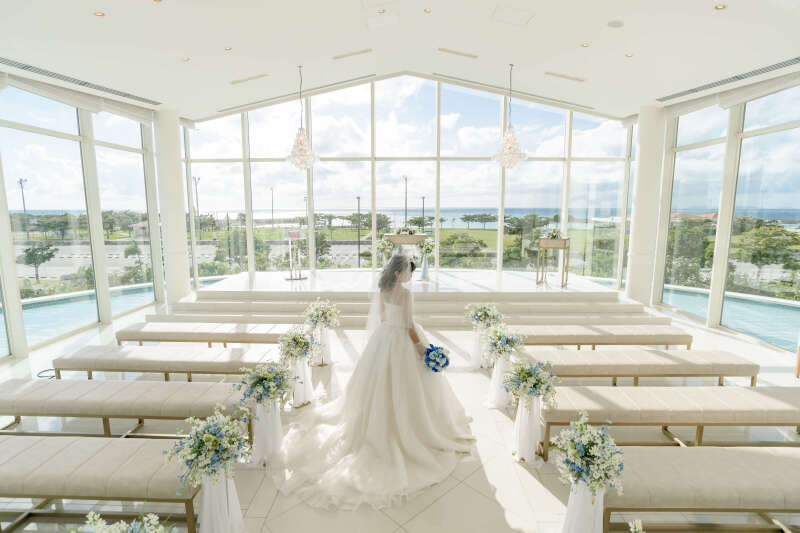 小さな結婚式 沖縄サザンビーチ店_ウエディングドレスが豊富