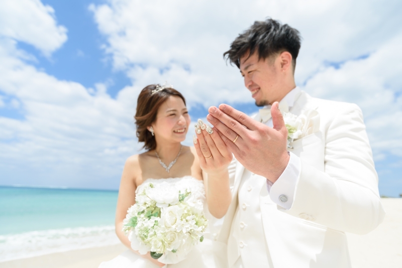 小さな結婚式 沖縄サザンビーチ店_海で撮影できる