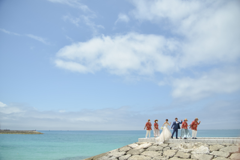 小さな結婚式 沖縄サザンビーチ店_海で撮影できる
