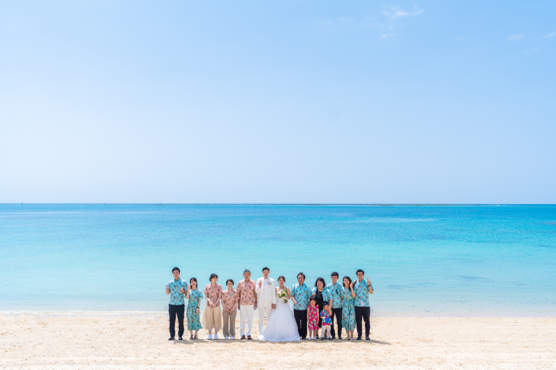 ゲストと一緒に記念のビーチフォト