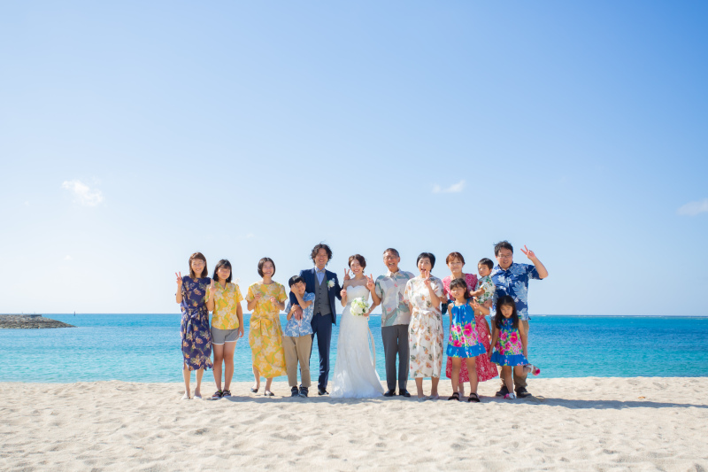 小さな結婚式 沖縄サザンビーチ店_家族・友人を撮影に呼べる