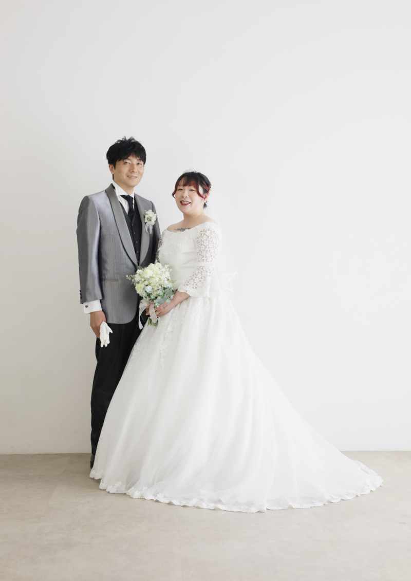 衣装の美しさを残す王道の全身ショット