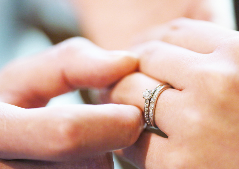 指輪のアップ