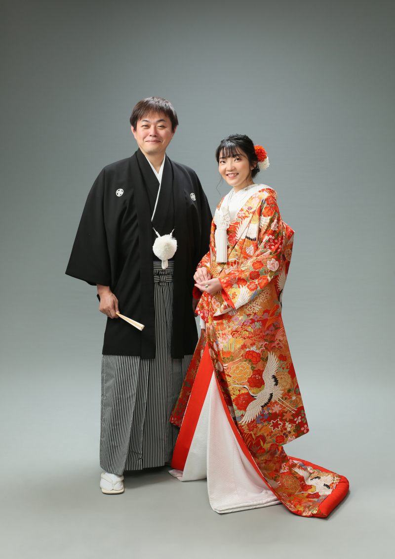 カチッとしたポーズも