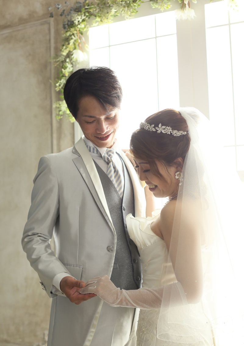 仲良く手を取って