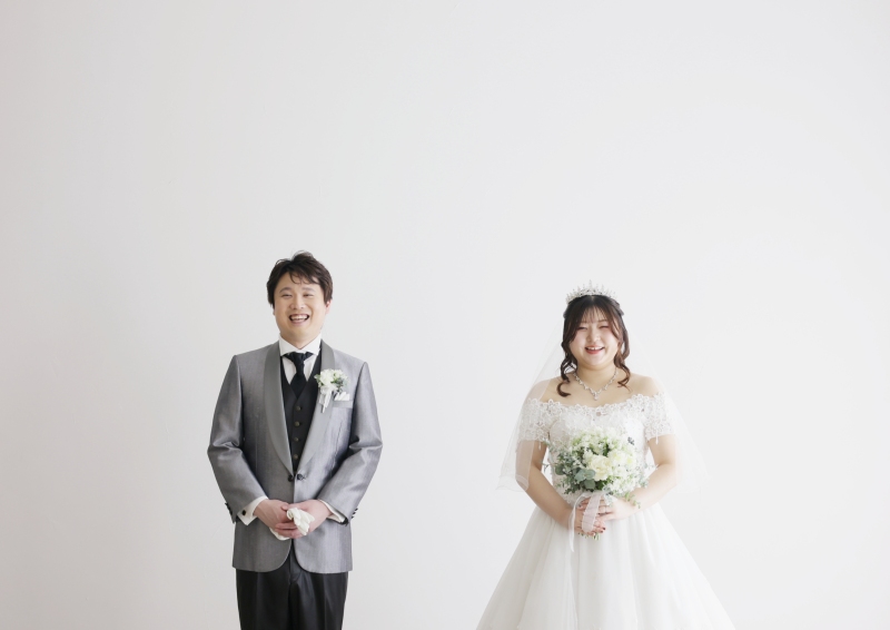 洋装にお色直し!弾ける笑顔の正面カット