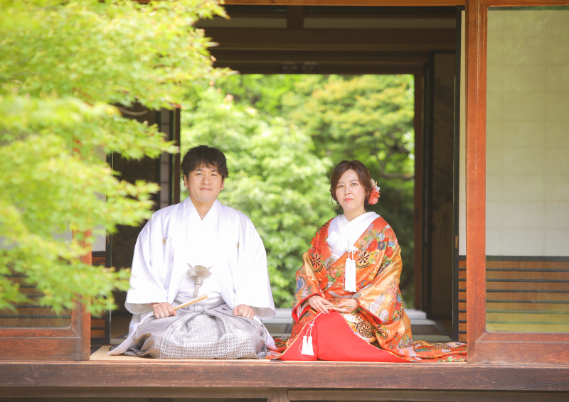 縁側で正座のお写真も