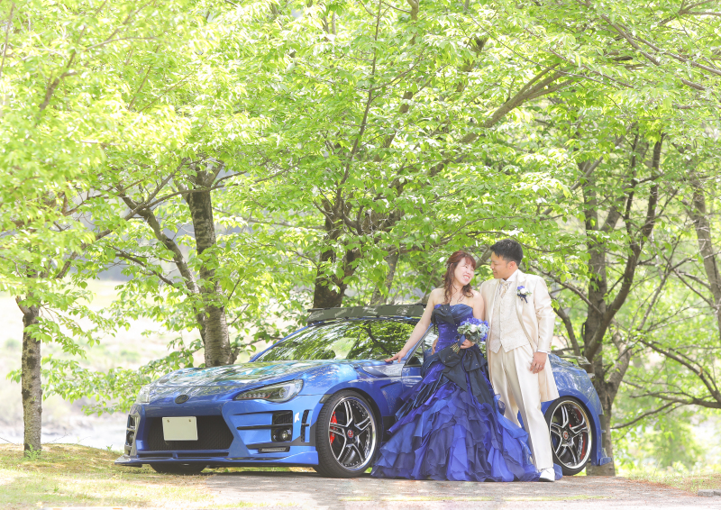 お2人の愛車とのお写真も♪