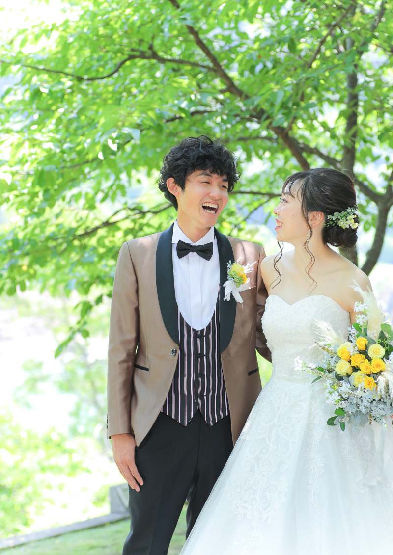 リラックスしたオフショット風の写真も