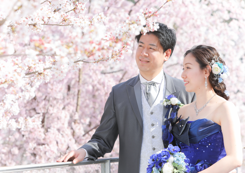 チャペルのテラスで満開の桜に囲まれて