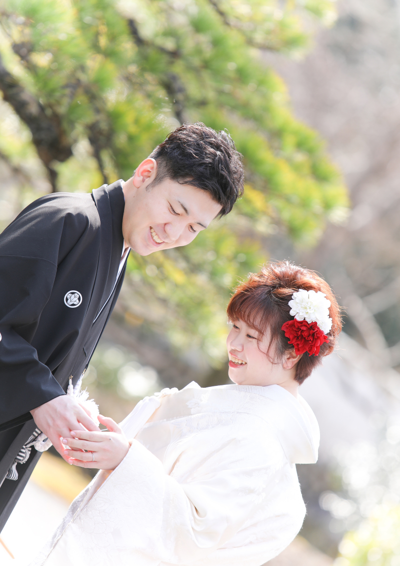 後ろ姿の後振り返りのお写真も