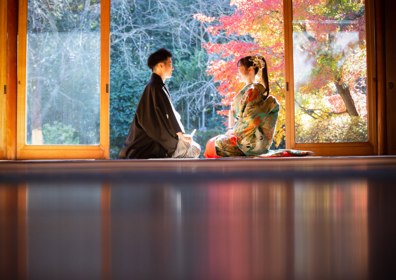 縁側で紅葉を入れて