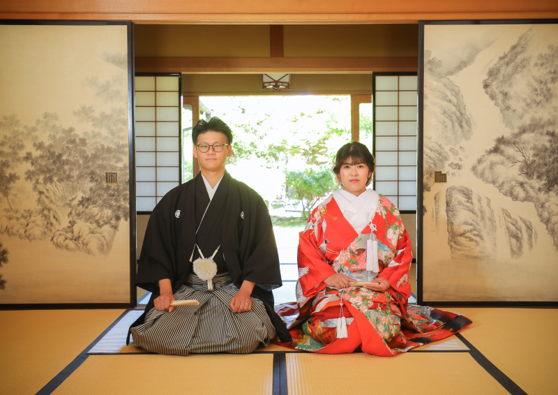 正座のショットも