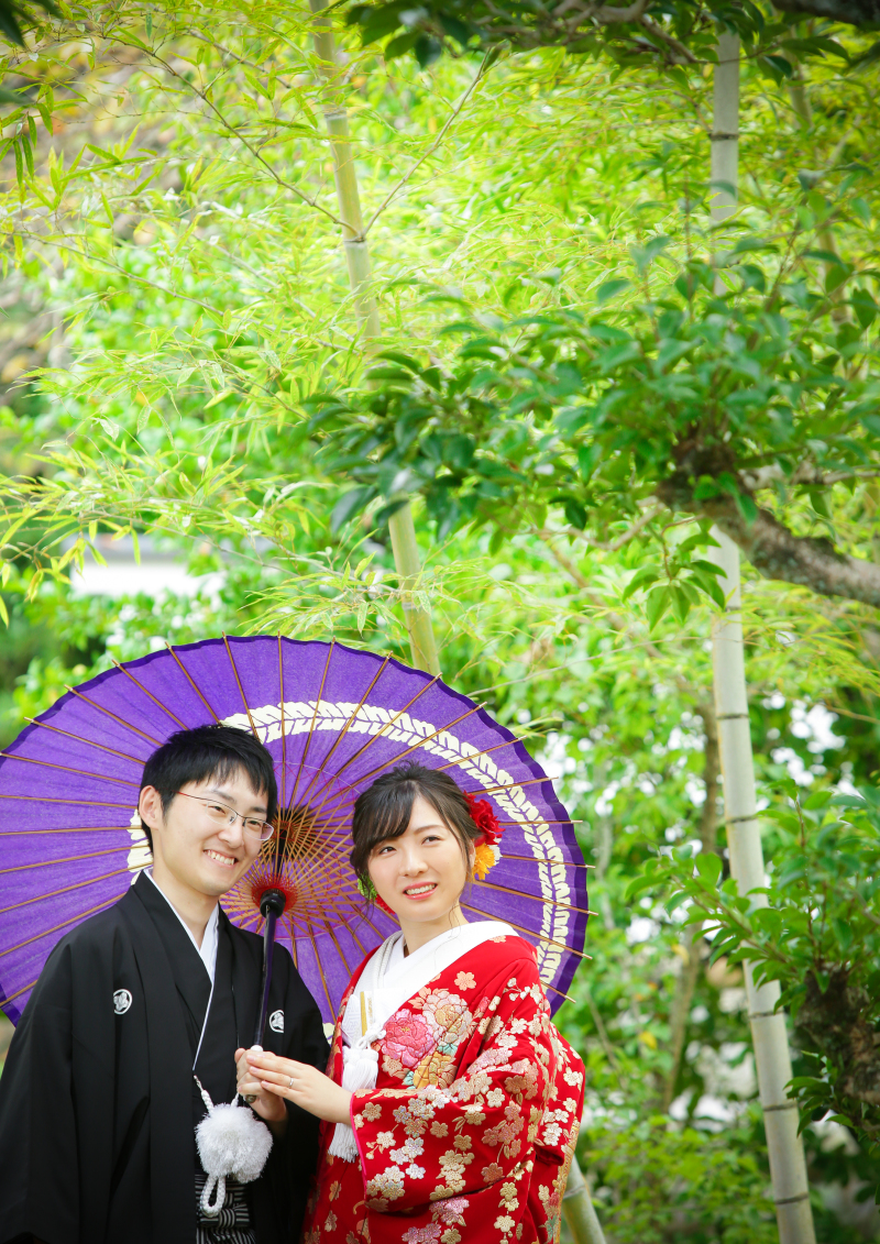 定番アイテムの和傘を使って。