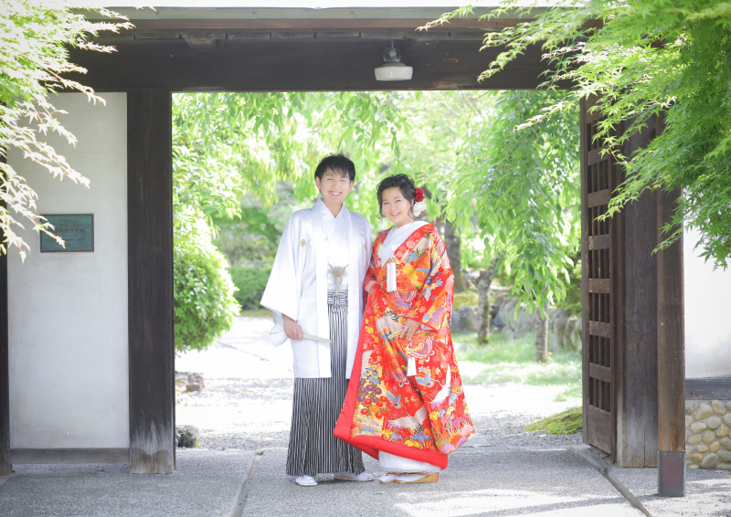 文化財の入り口で!定番の立ち姿!